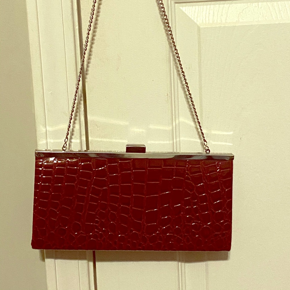 Apostrophe clutch